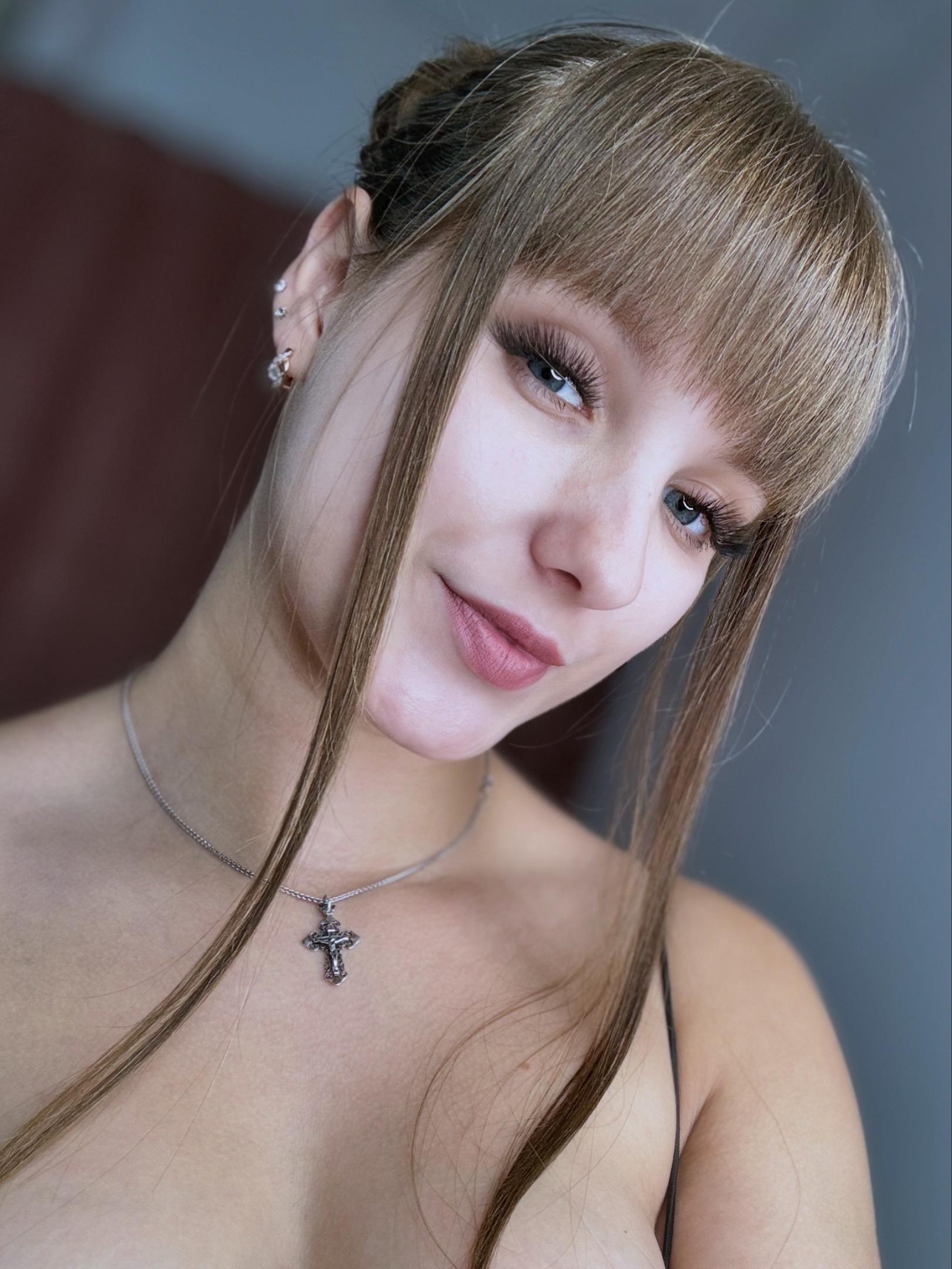 Leona_love from United States
