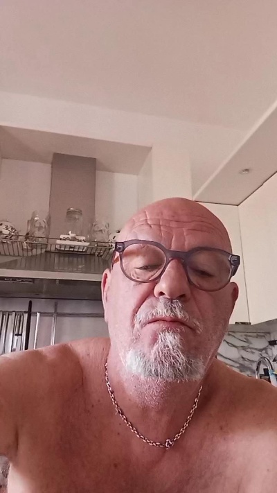 vecchioporco7 from Italy
